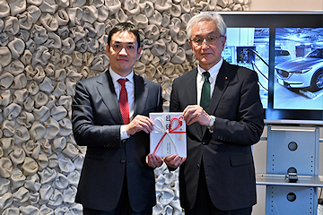 「簡易給油機とバイオ燃料の寄贈を受けました」の画像