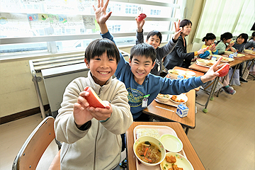 「希望が丘小学校で行った会食会」の画像3