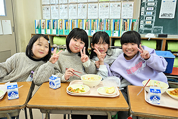 「希望が丘小学校で行った会食会」の画像4