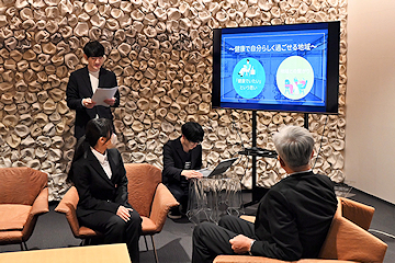 「サークルの代表を務める丸山航生さん」の画像