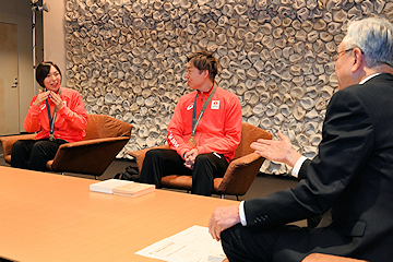 「喜びと今後の抱負を伝えました」の画像1