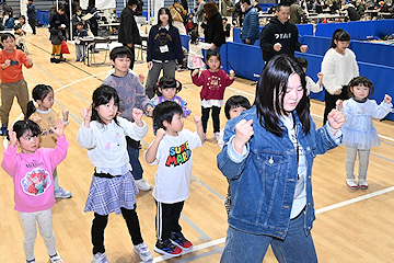 「市内団体によるダンス」の画像2