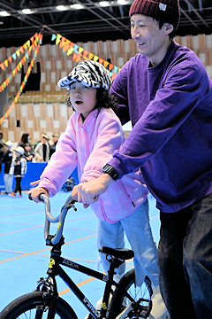 「BMXのパフォーマンス」の画像