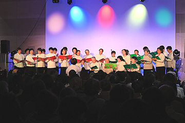 「地元サークルによるコーラス歌唱」の画像