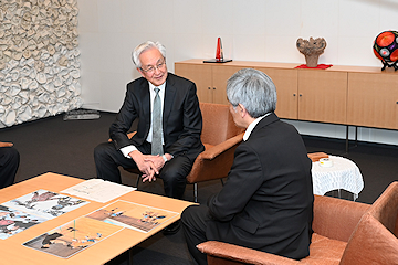 「古野選手の父親が磯田市長を訪問」の画像