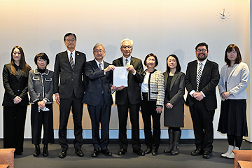 「市民や学術経験者などからなる策定委員」の画像