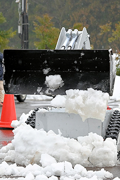 「玄関先用の無人除雪機」の画像