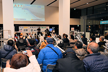 「アオーレ長岡でパブリックビューイングを行いました」の画像