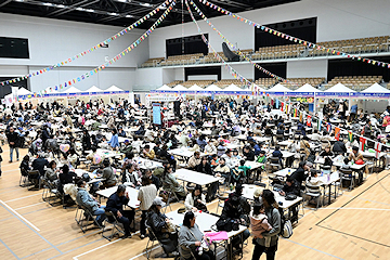 「子どもから大人まで多くの人でにぎわいました」の画像