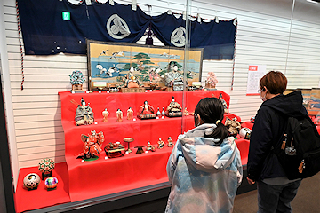 「長岡藩主牧野家ゆかりのおひなさま展」の画像1