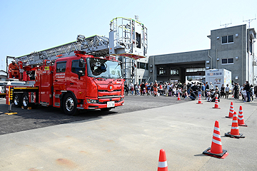 「消防車両の乗車体験」の画像