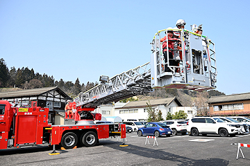 「家族連れなど多くの人が訪れました」の画像1
