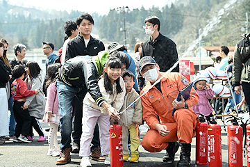 「家族連れなど多くの人が訪れました」の画像2