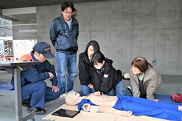 「家族連れなど多くの人が訪れました」の画像3