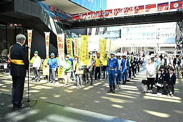 「街頭広報出発式」の画像
