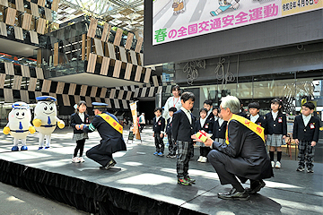 「長岡天使・聖母幼稚園の園児たちも出席」の画像1
