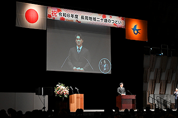 「二十歳代表の伊丹龍丸さん」の画像