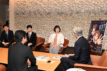 「原作者の真戸香さん」の画像