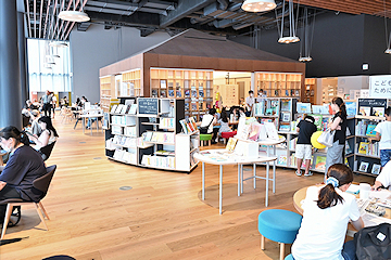 「コワーキングスペースや図書館などが入る複合施設」の画像2