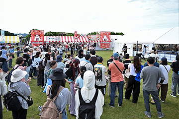 「豪華アーティストが登場」の画像2