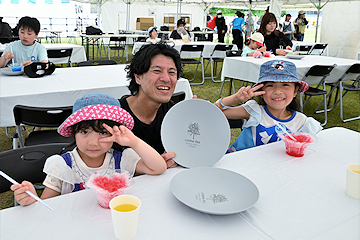 「多くの親子連れが訪れ、おなかも心も満たしていました」の画像1