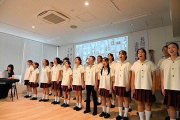 「長岡少年少女合唱団が犠牲者を悼む追慕の合唱を行いました」の画像