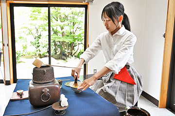 「「かたばみ茶会」を開催」の画像