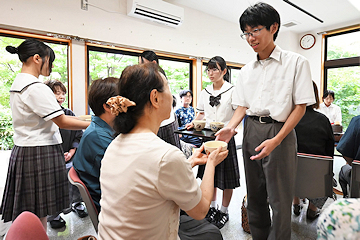 「生徒がたてたお茶」の画像1