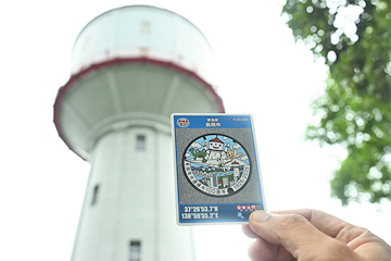 「マンホールカードとして登場」の画像