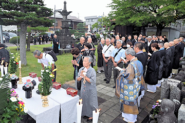 「戦災殉難者墓前法要」の画像