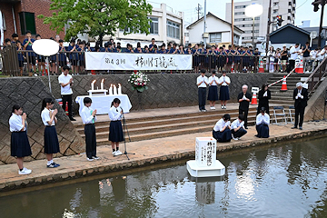 「慰霊と平和への願いを込めた灯籠流し」の画像3