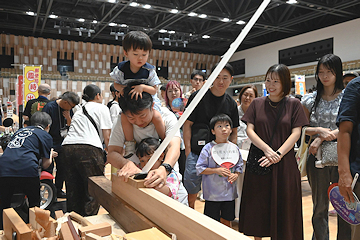 「かんな削り体験」の画像