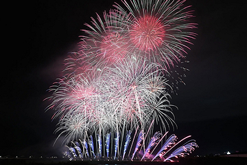 「花火「故郷はひとつ」」の画像