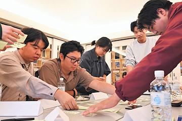 「市内の大学に通う7人」の画像1