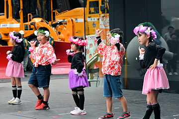 「新組保育園の園児によるダンスや合唱のエール」の画像