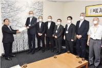 市内高校生の採用を企業に要請画像
