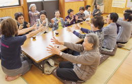 「集えば、元気に陽気に」の画像