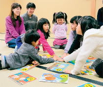 おたのしみかるた大会の様子