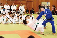 柔道金メダリスト3人が熱血指導画像