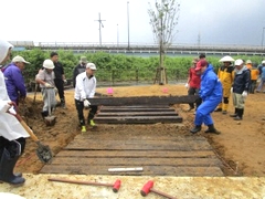 「枕木で園路をつくります」の画像