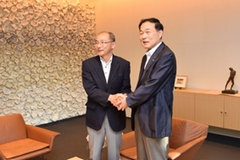 「三澤 在ホノルル日本国総領事が長岡を訪問」の画像