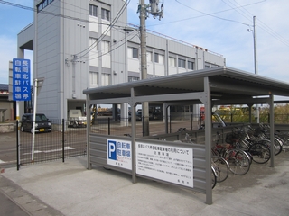 長岡北バス停自転車駐車場