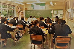 貧困の連鎖を断ち切るために、意欲ある子どもたちの学力アップを応援!