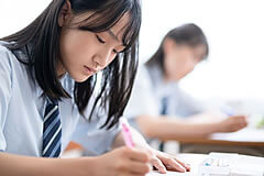 貧困の連鎖を断ち切るために、意欲ある子どもたちの学力アップを応援!